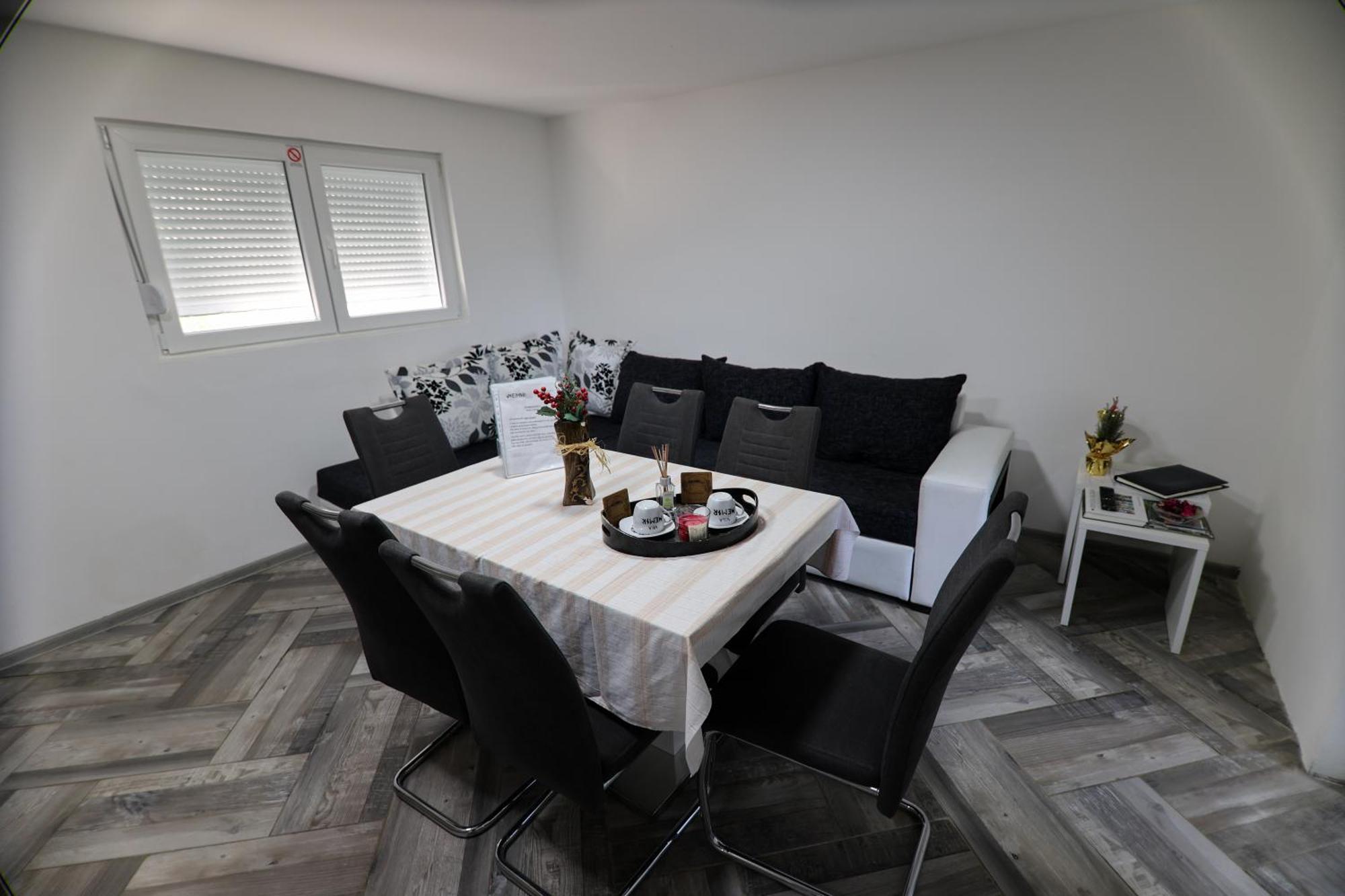 Nemir Zavojsko Jezero Apartment *